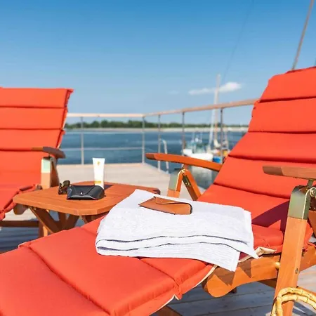 Lewisia - Stern Hausboot Tatil Evi