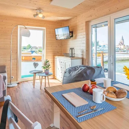 Lewisia - Stern Hausboot Tatil Evi *